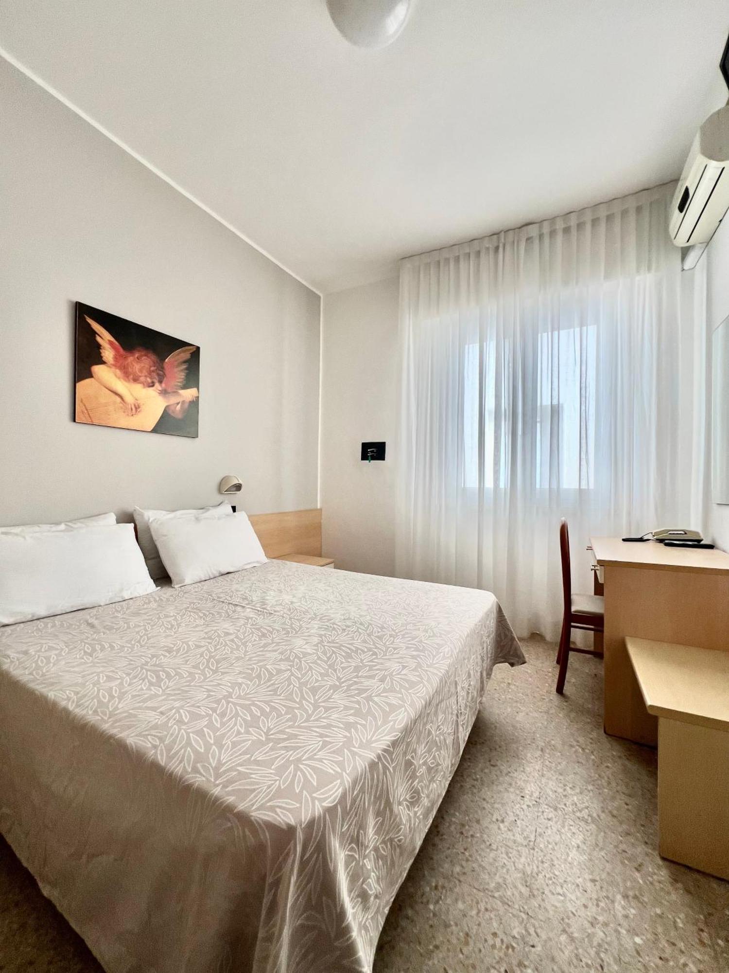 Hotel B&B Ardea Rimini Bagian luar foto