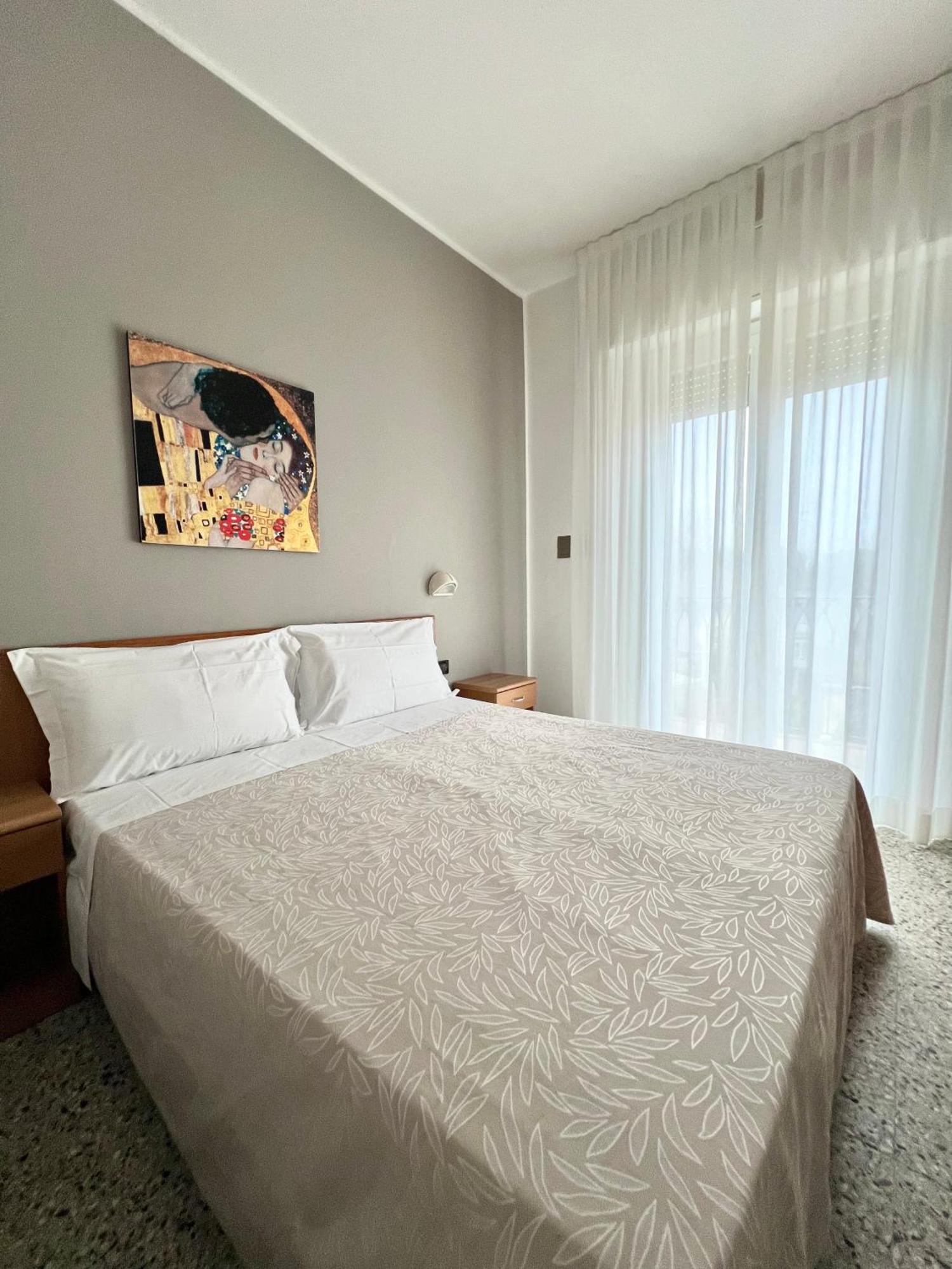 Hotel B&B Ardea Rimini Bagian luar foto