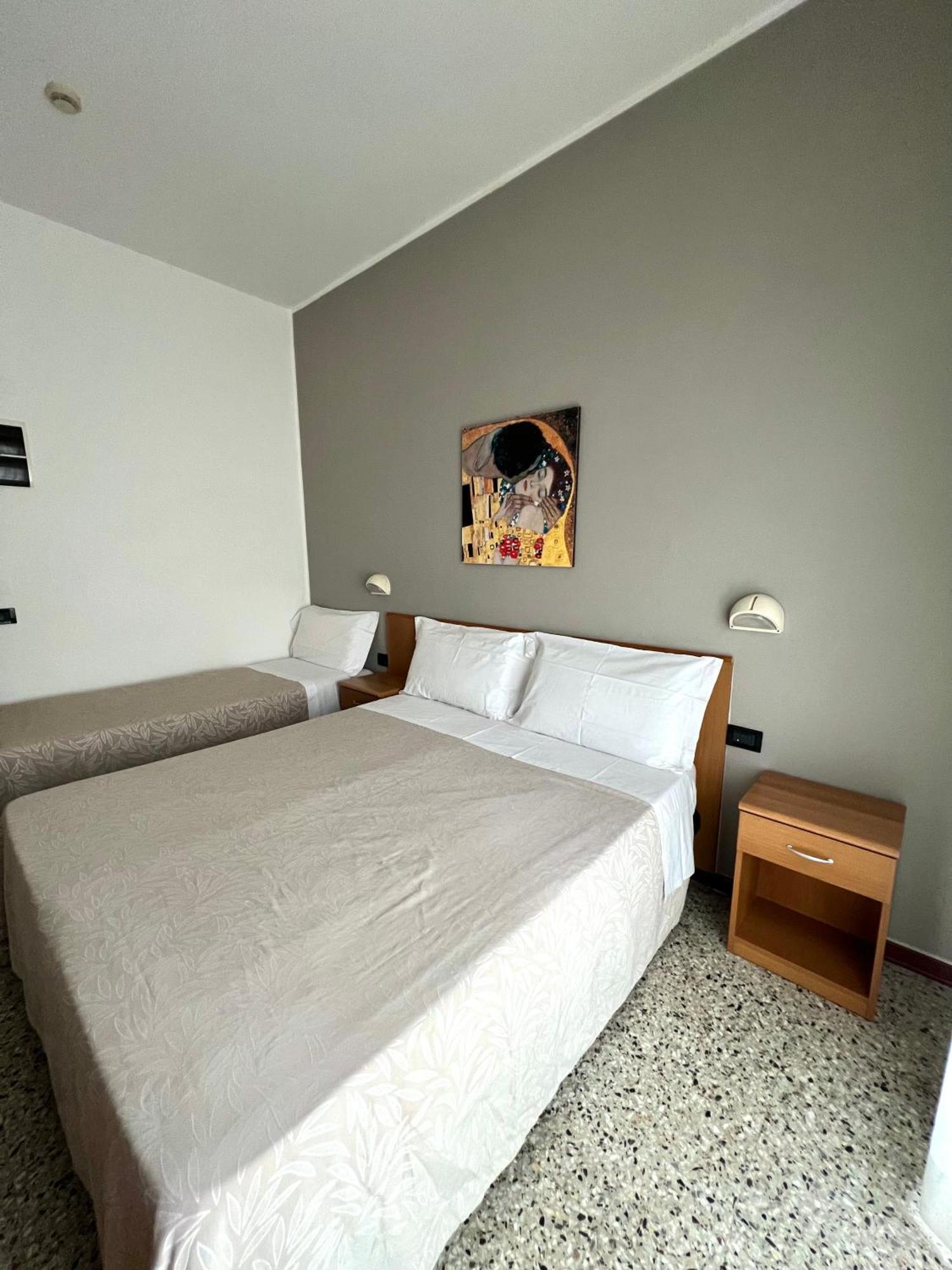 Hotel B&B Ardea Rimini Bagian luar foto