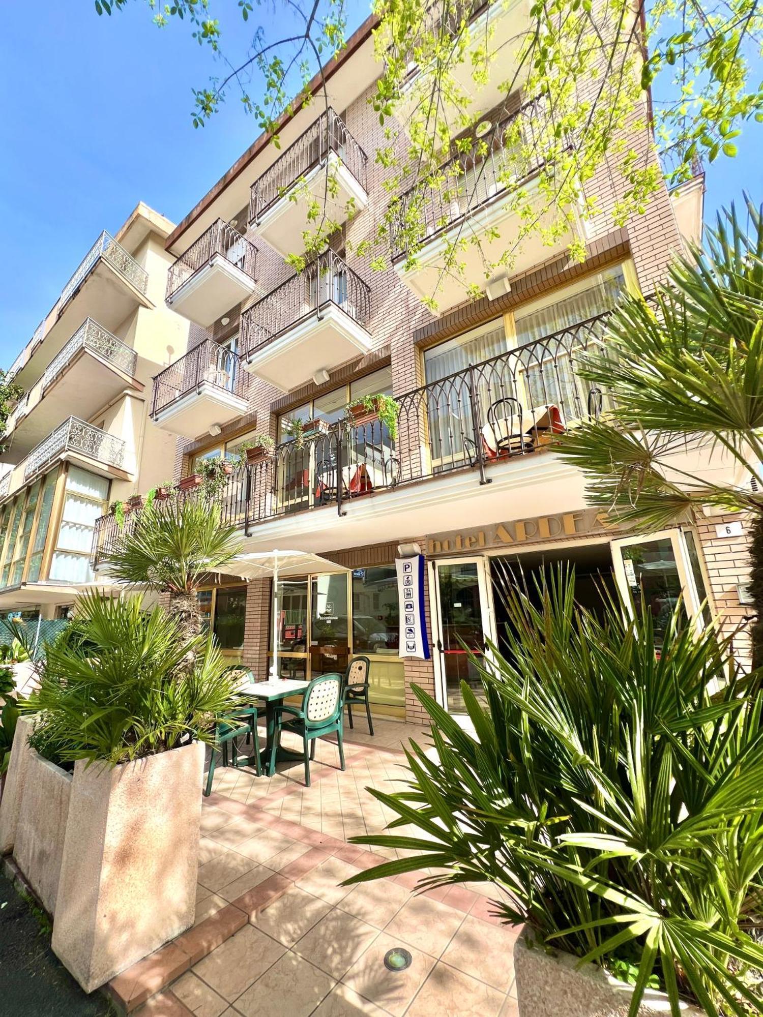Hotel B&B Ardea Rimini Bagian luar foto