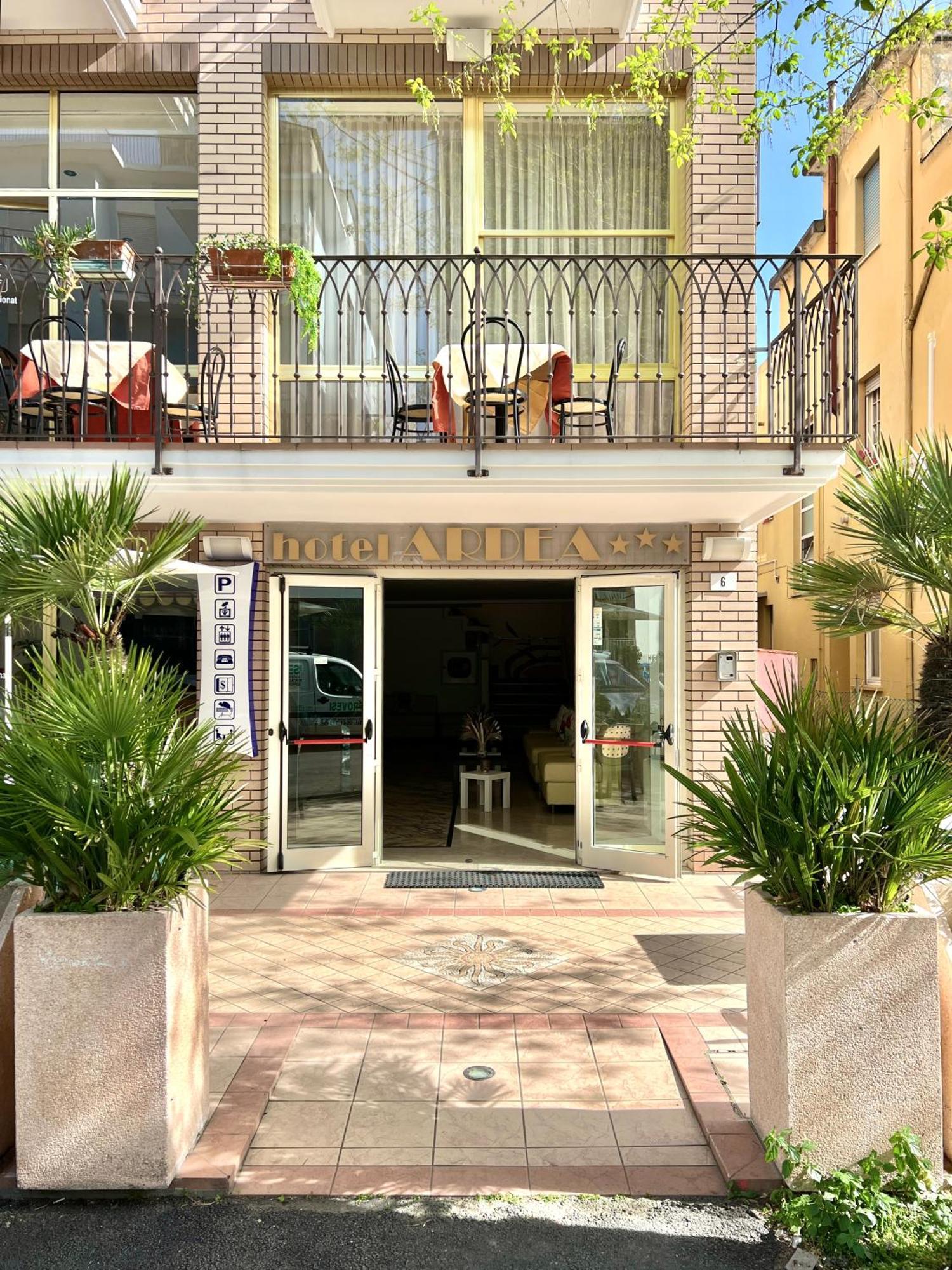 Hotel B&B Ardea Rimini Bagian luar foto